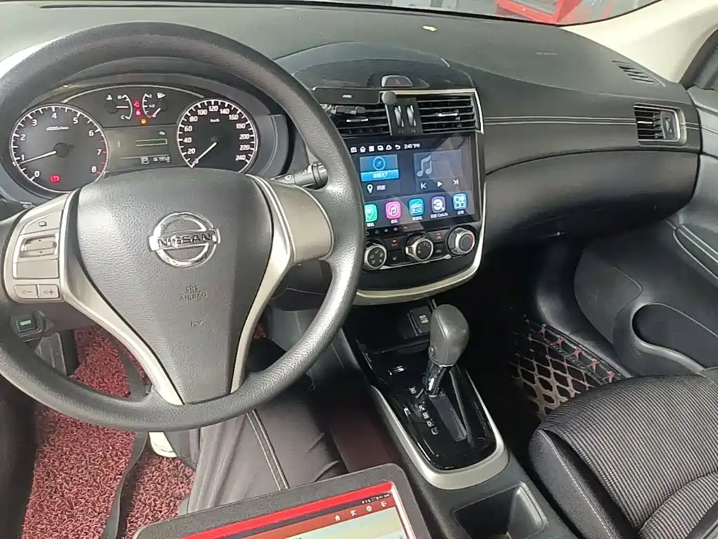 Nissan Tiida 2017 — фото 10