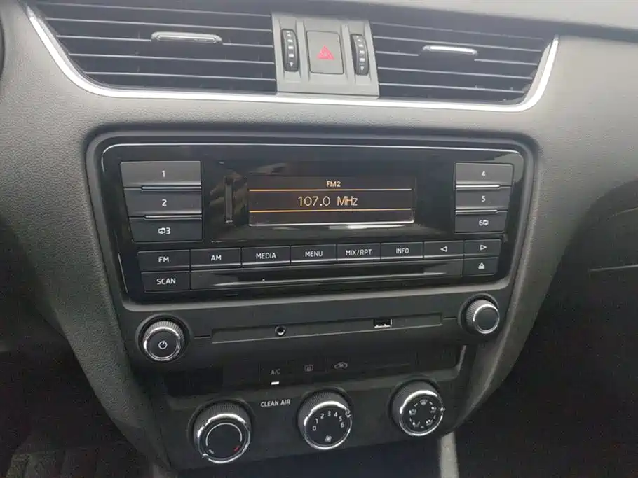 Skoda Octavia 2015 — фото 13
