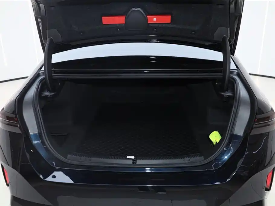 BMW i5 2025 — фото 13