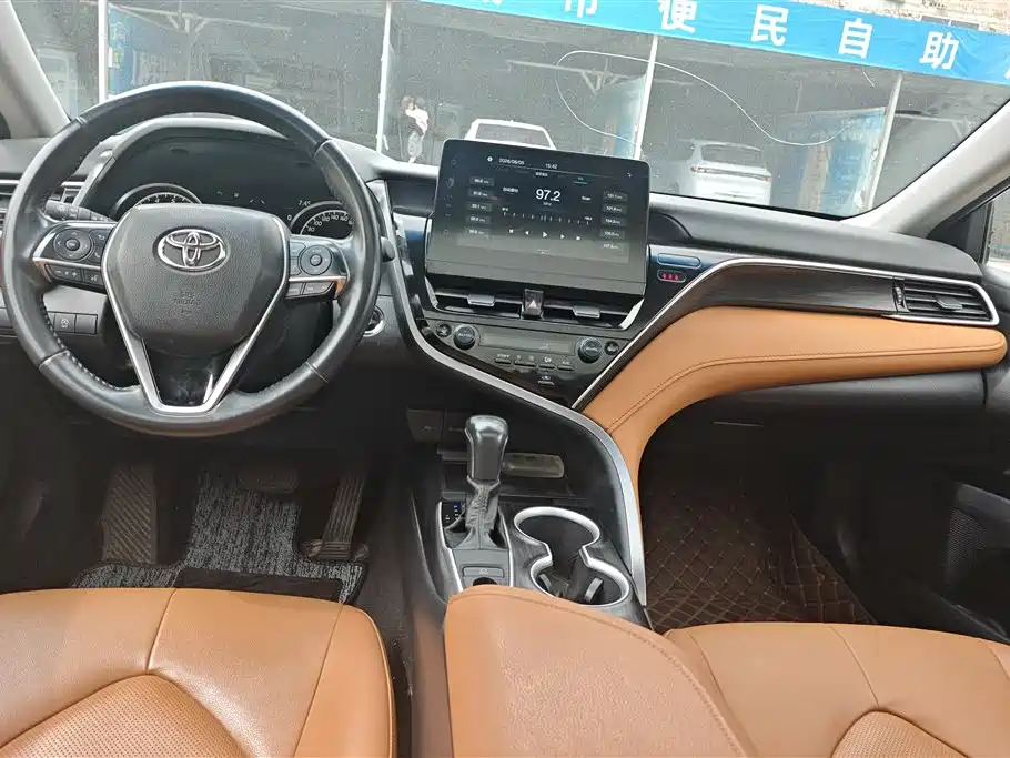 Toyota Camry 2023 — фото 12