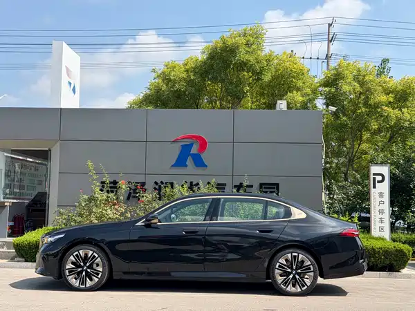 BMW 5 Series 2025