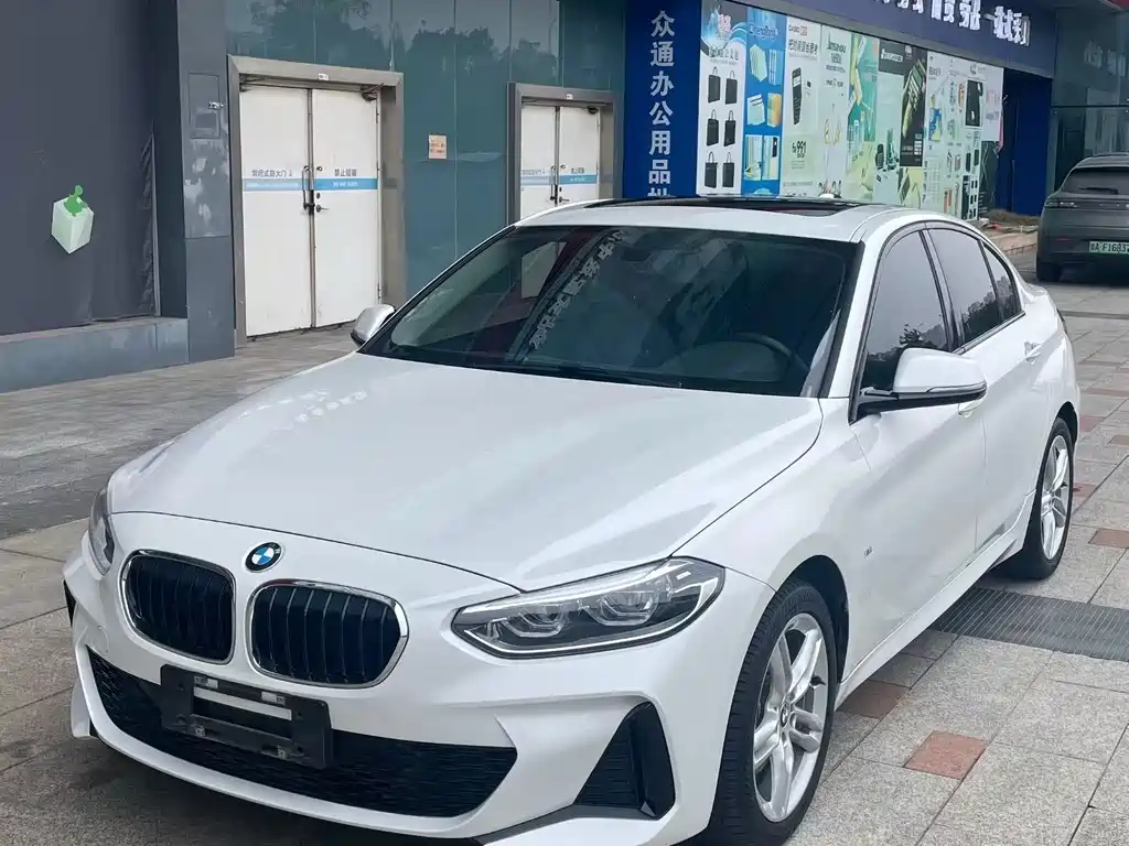 BMW 1 Series 2019 — фото 1