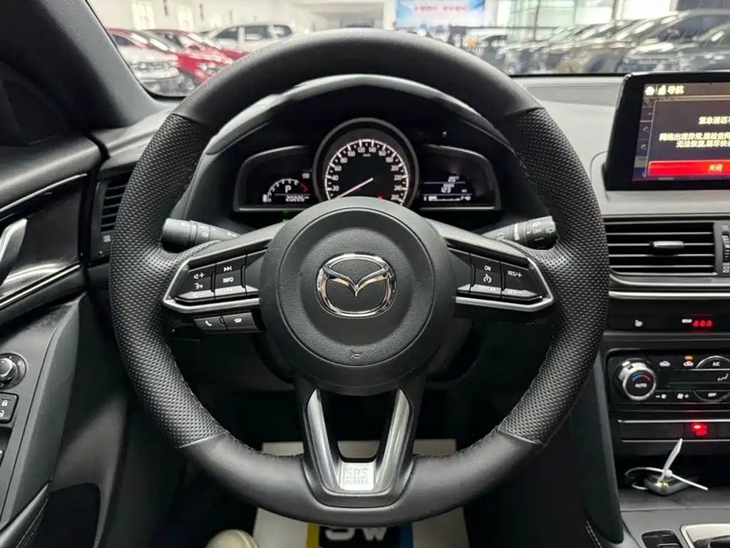 Mazda CX-4 2023 — фото 11