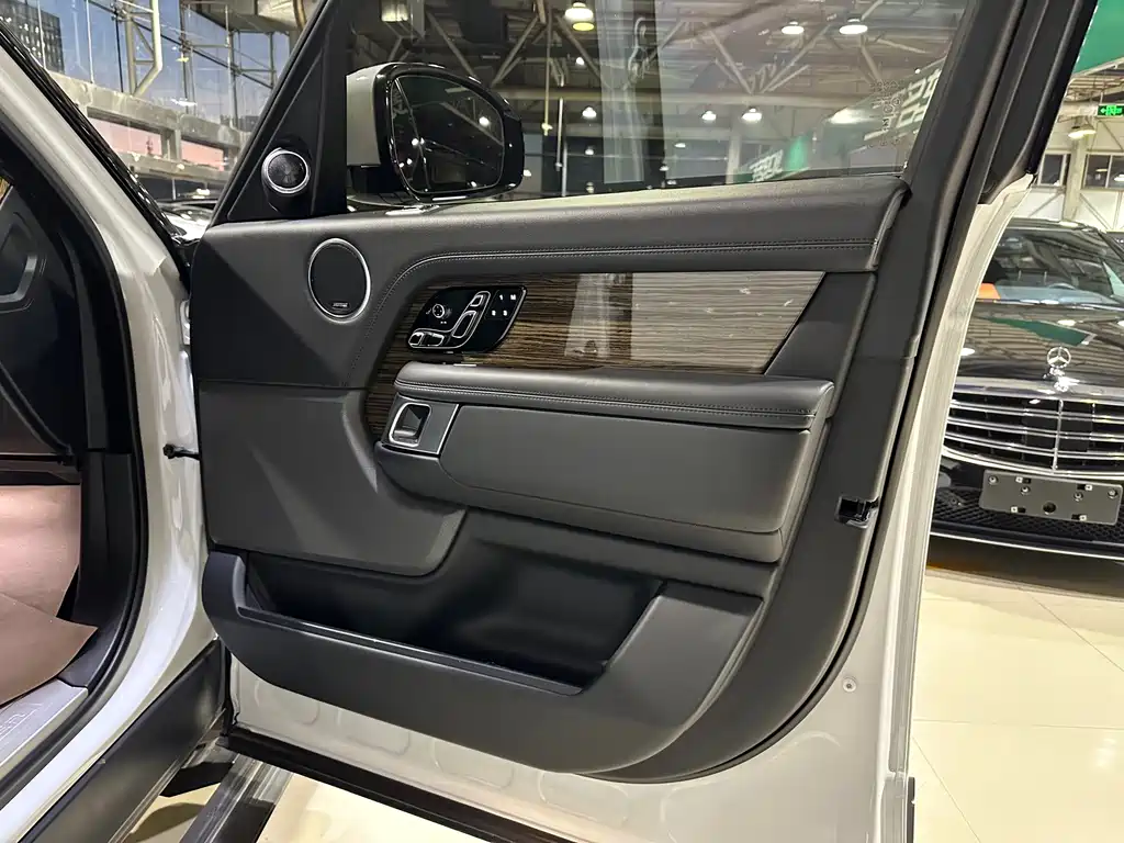 Land Rover Range Rover 2019 — фото 17