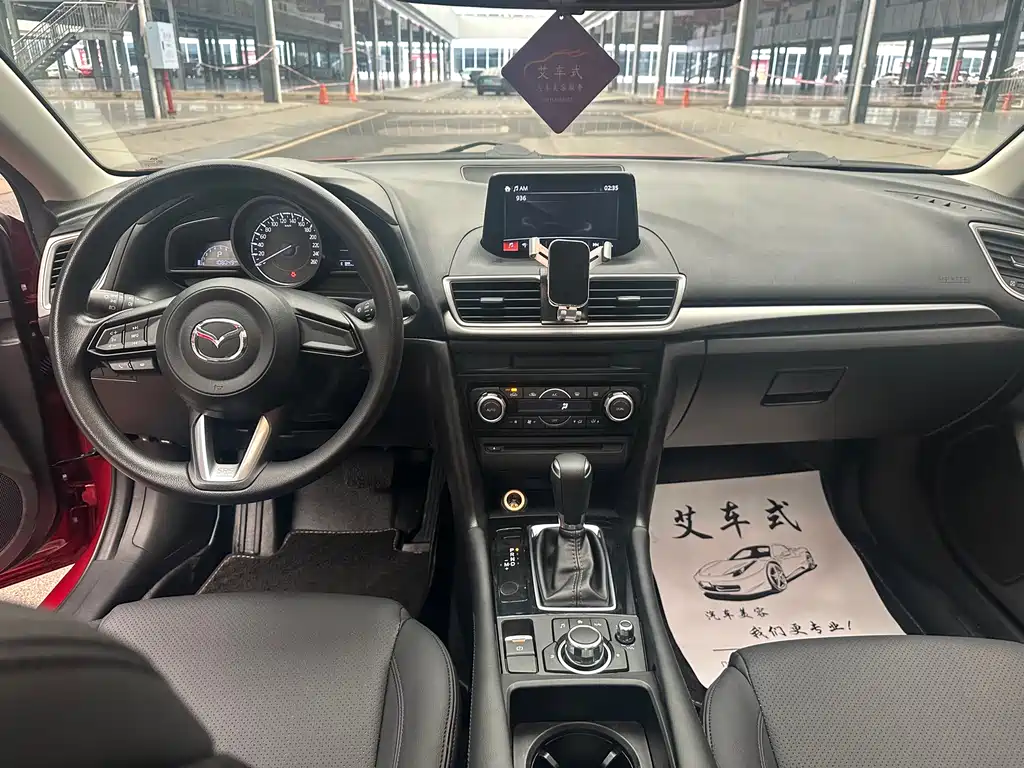 Mazda 3 Axela 2018 — фото 11