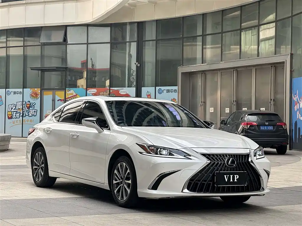 Lexus ES 2023