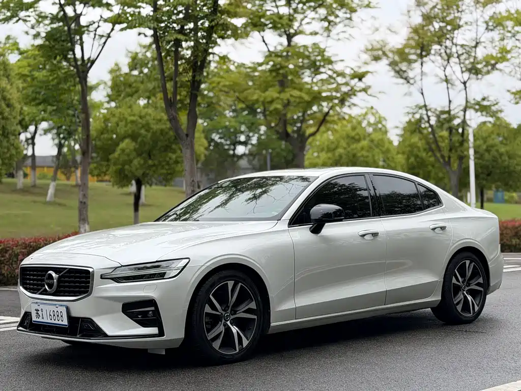 Volvo S60 2020 — фото 1