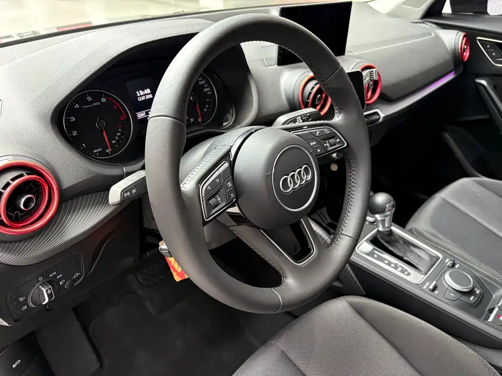 Audi Q2L 2019