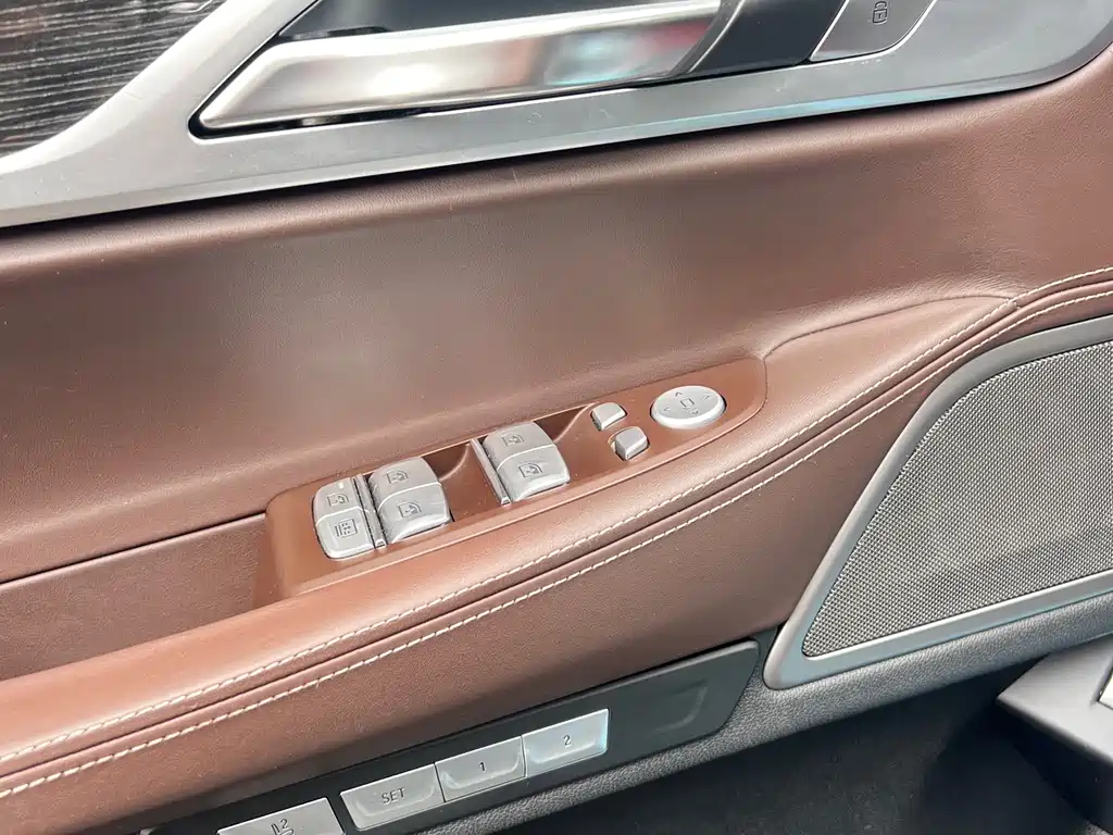 BMW 7 Series 2018 — фото 29