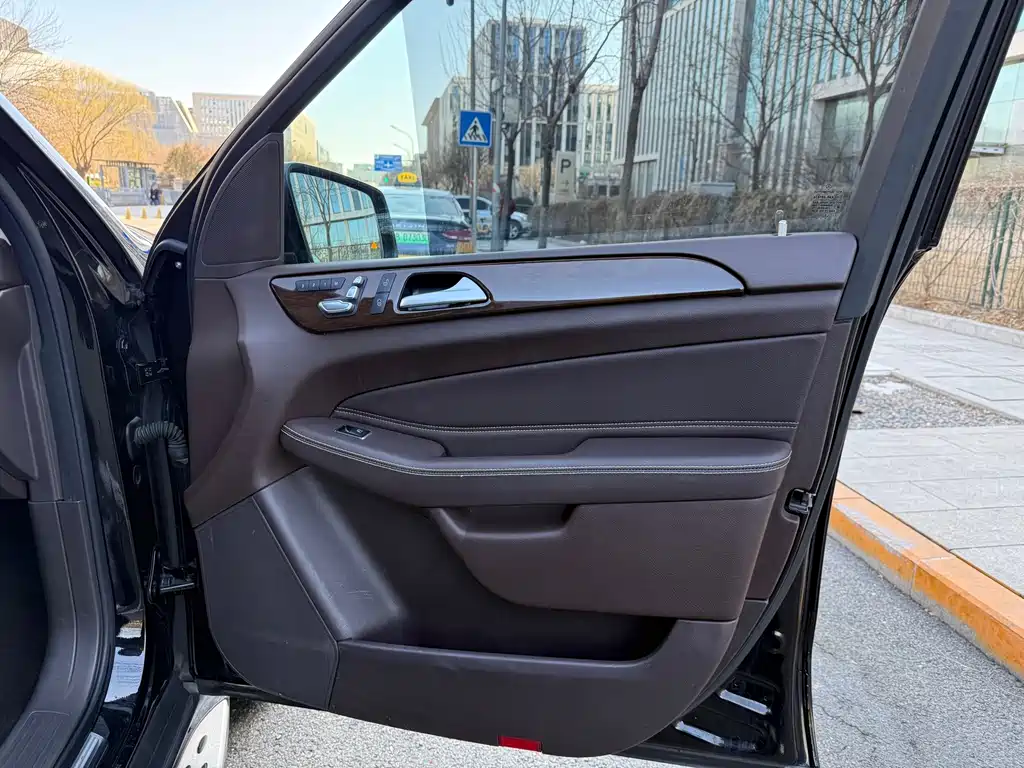 Mercedes-Benz GLS 2018 — фото 11