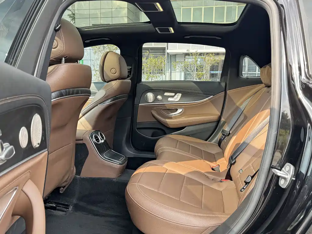 Mercedes-Benz E-Class 2022 — фото 13