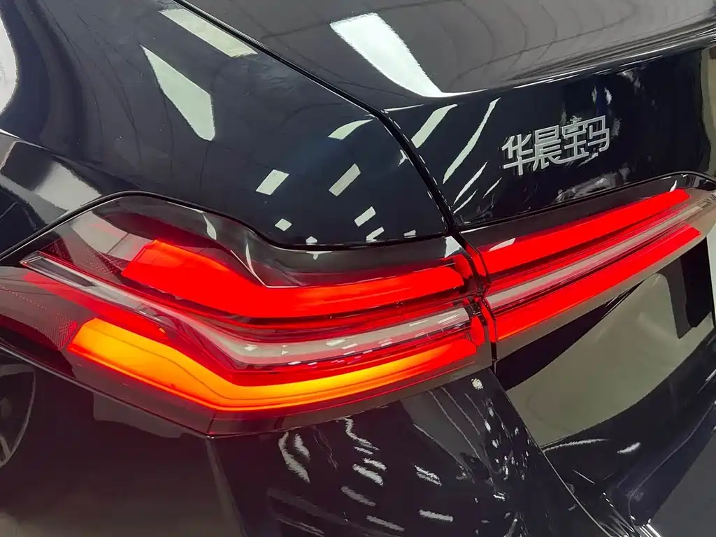 BMW 5 Series 2024 — фото 10