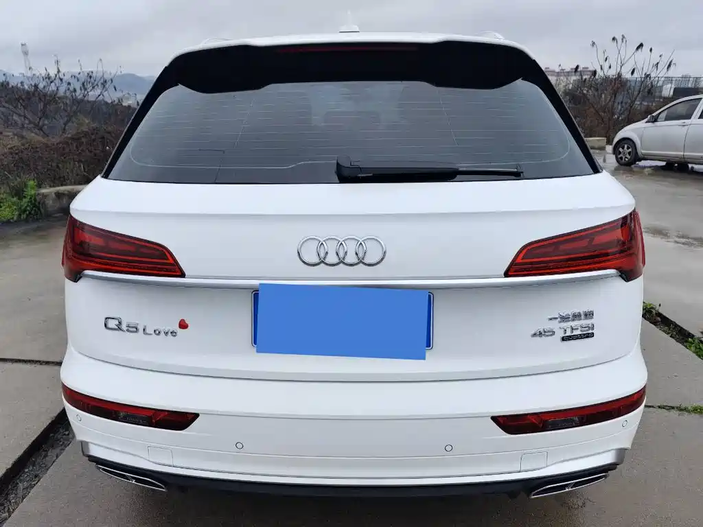 Audi Q5L 2023 — фото 13