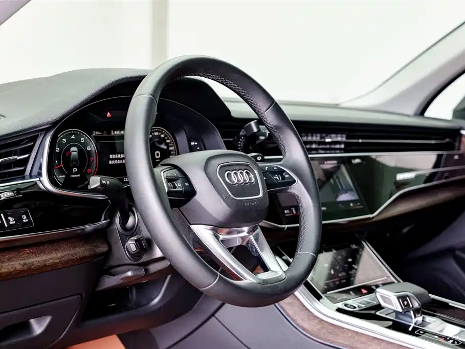 Audi Q7 2021 — фото 17