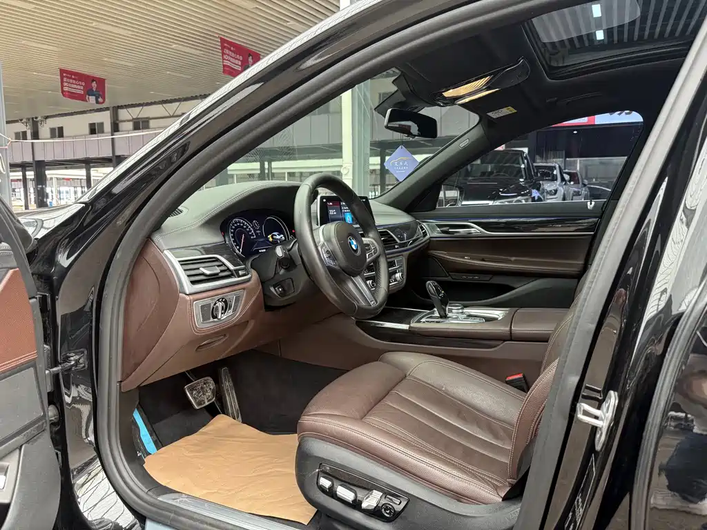 BMW 7 Series 2019 — фото 13