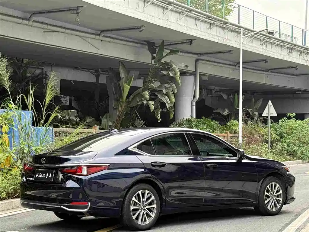 Lexus ES 2023 — фото 21