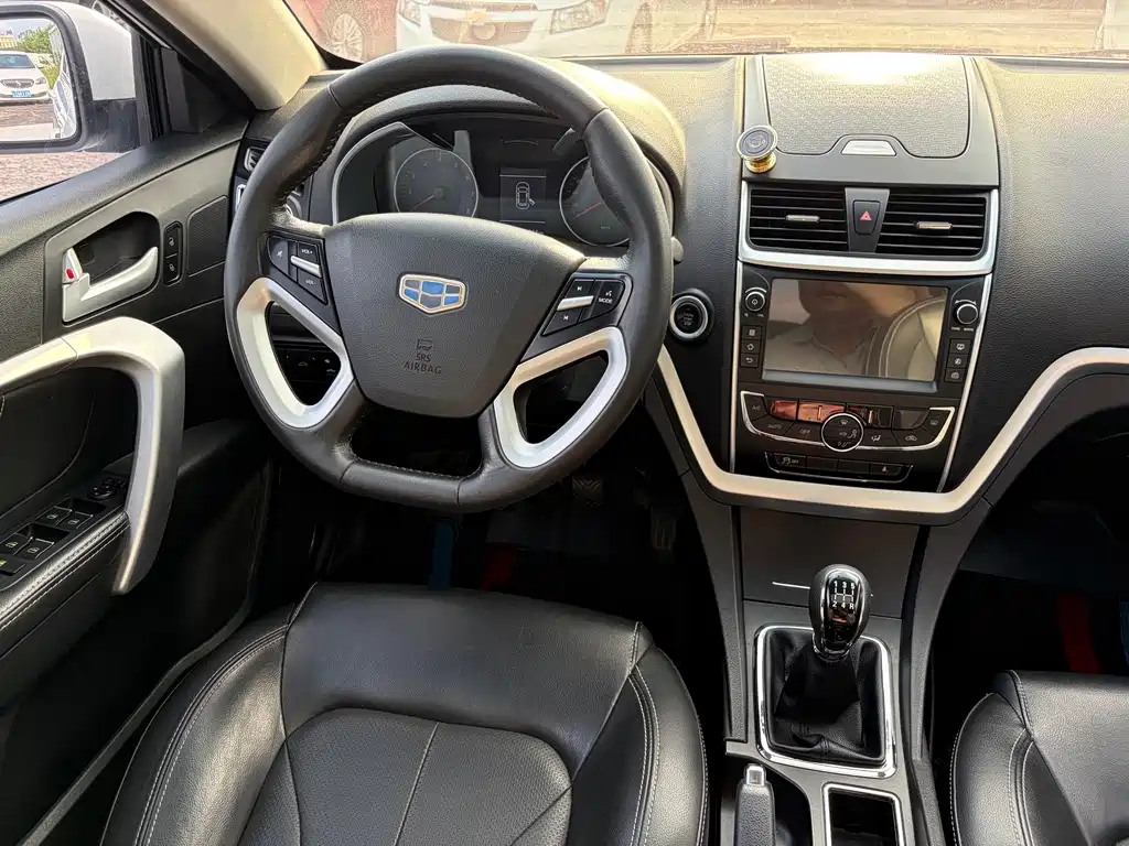 Geely Emgrand 2016 — фото 11