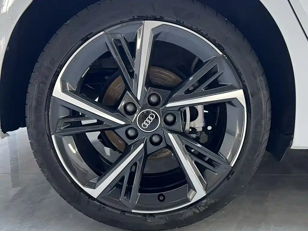 Audi A3 2023 — фото 17