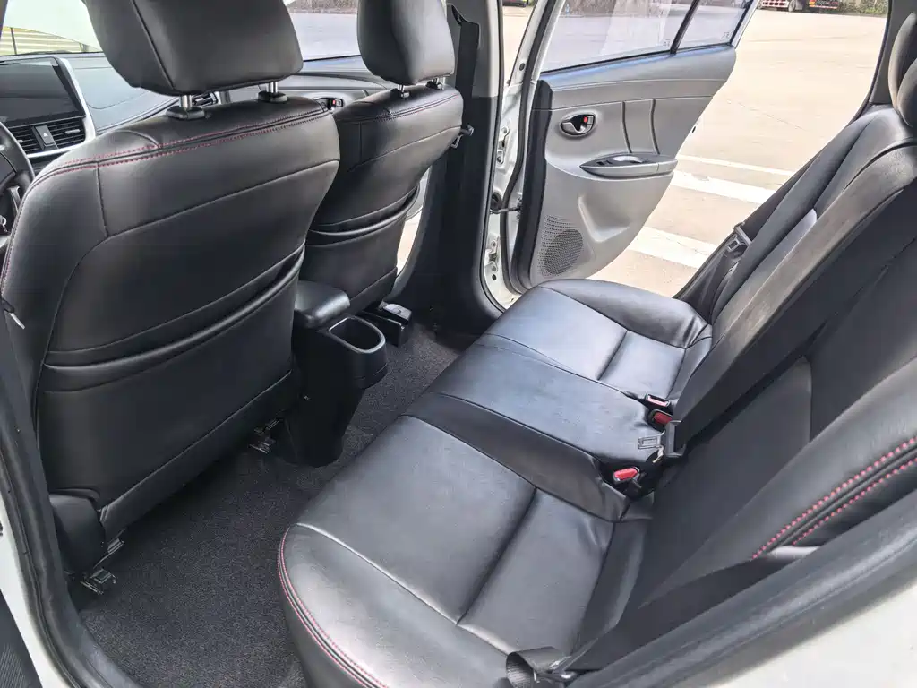 Toyota Yaris L 2017 — фото 11
