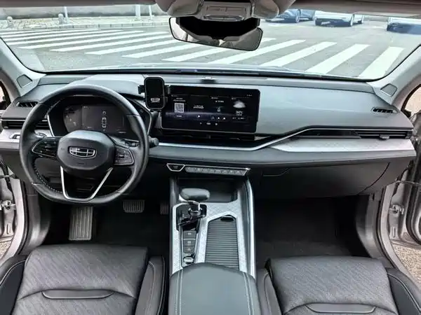 Geely Xingrui 2022