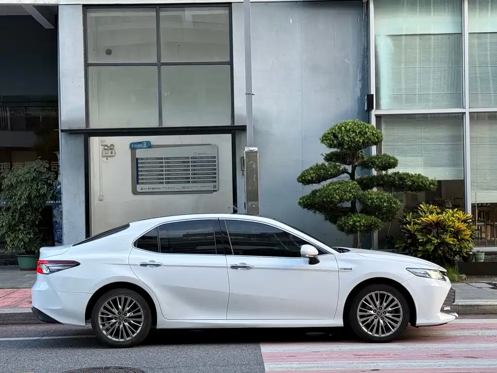 Toyota Camry 2019 — фото 22