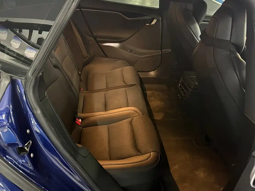 Tesla Model S 2019 — фото 10