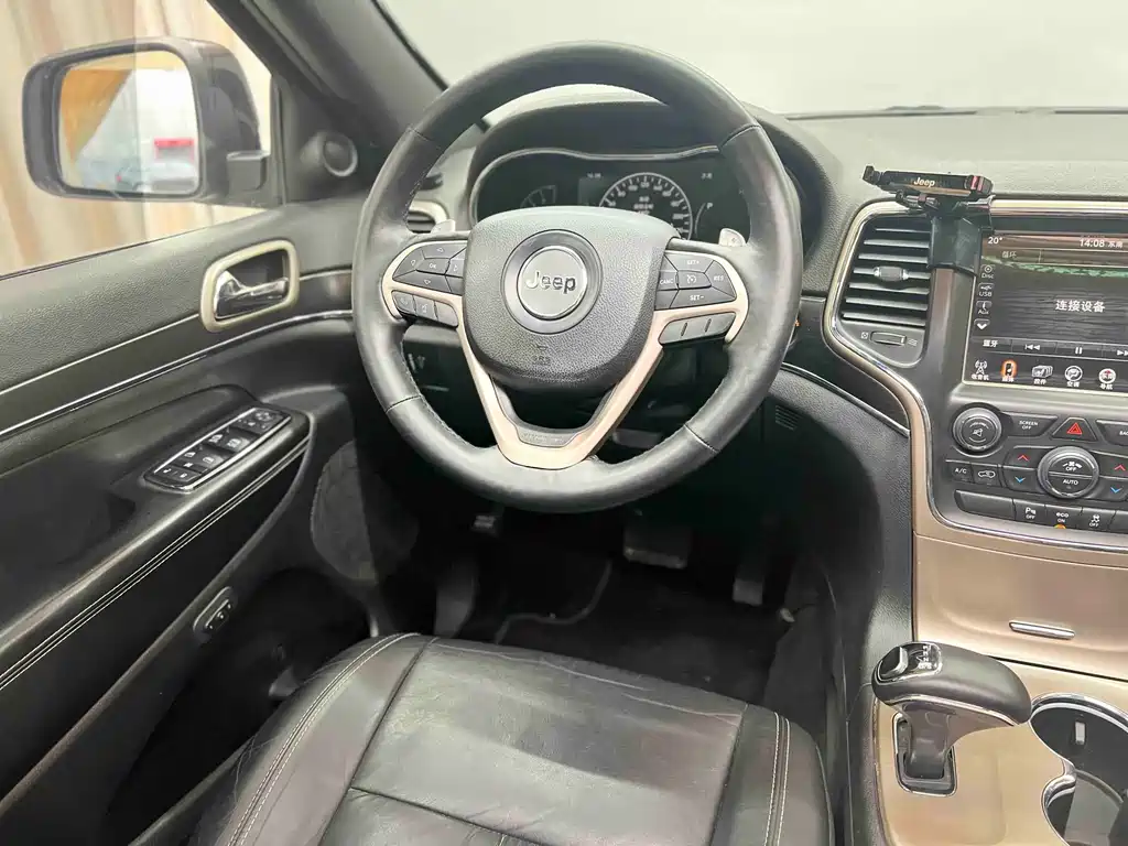 Jeep Grand Cherokee 2015 — фото 16