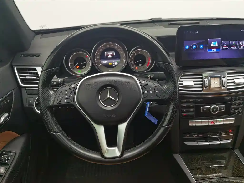 Mercedes-Benz E-Class 2015 — фото 11