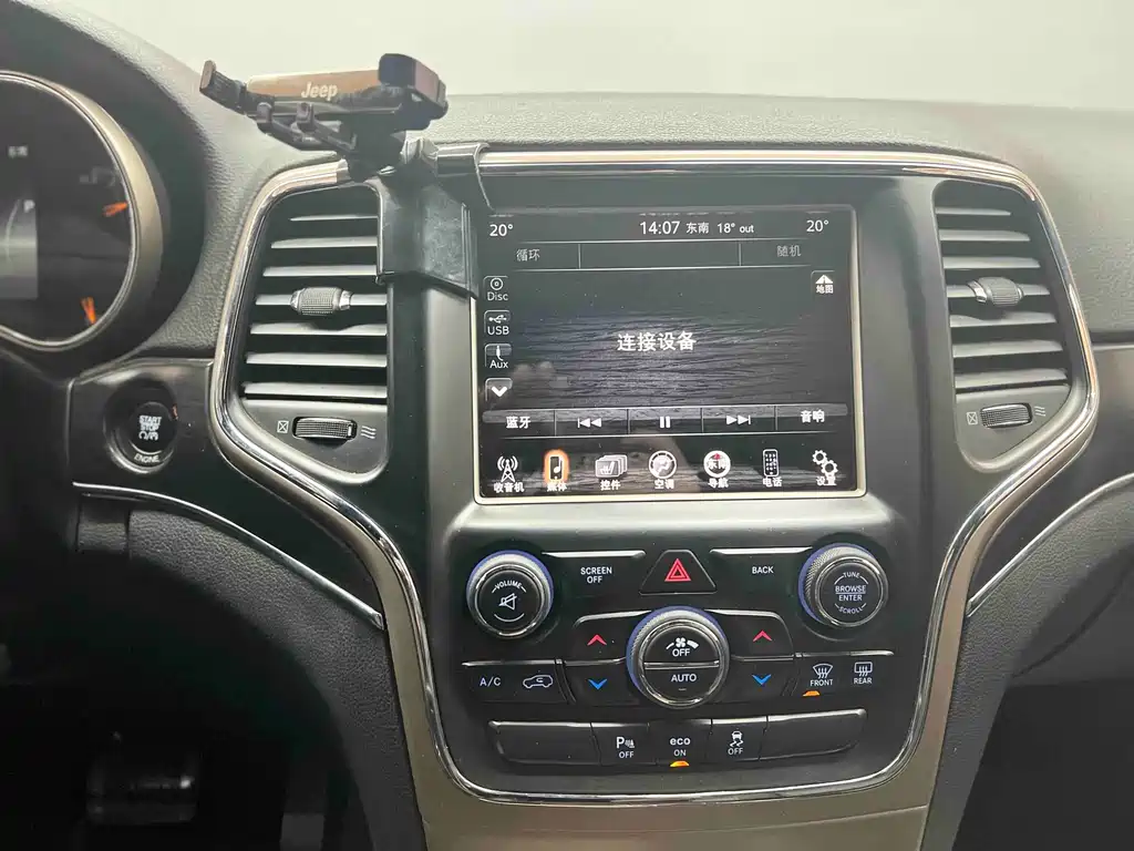 Jeep Grand Cherokee 2015 — фото 13