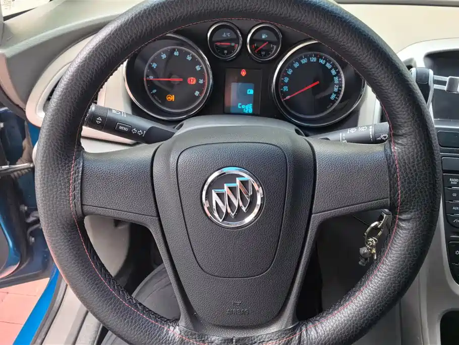 Buick Excelle 2013 — фото 15