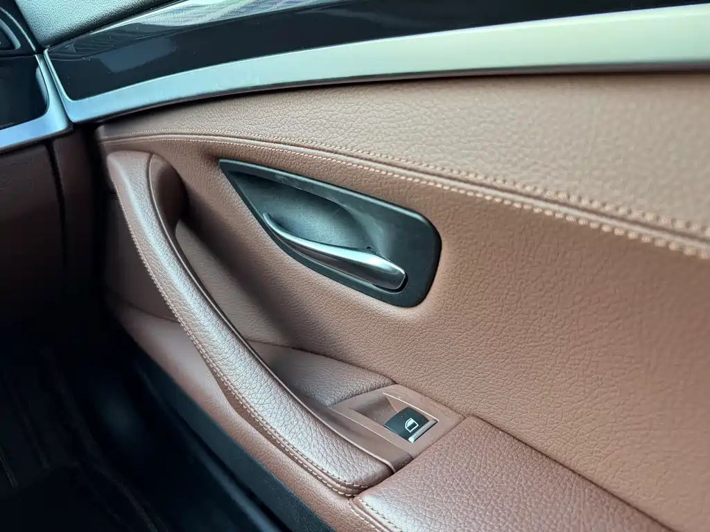 BMW 5 Series 2017 — фото 14