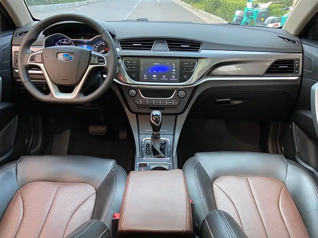 Geely Emgrand 2017 — фото 10