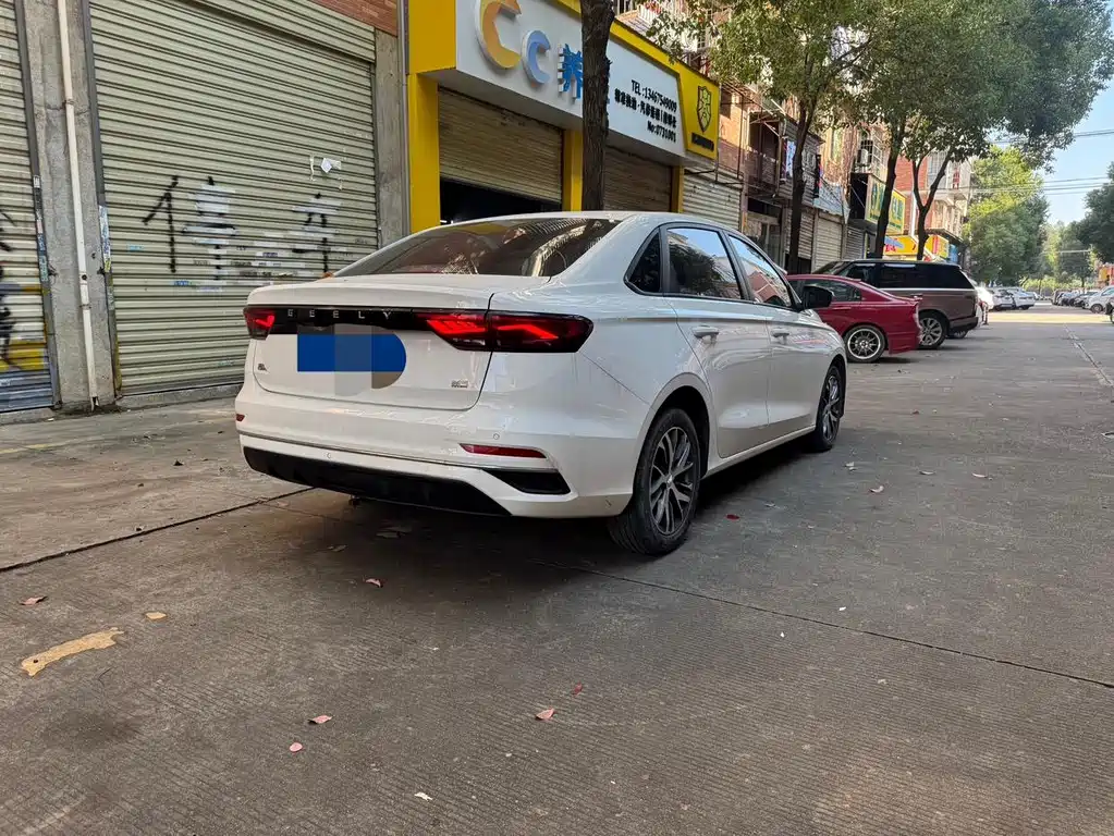 Geely Emgrand 2021