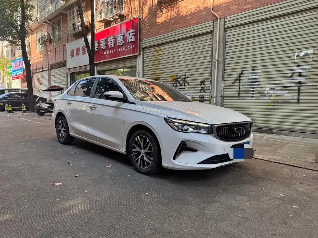 Geely Emgrand 2021