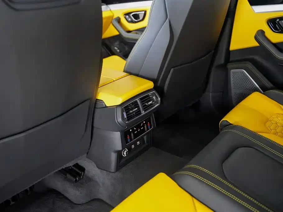 Lamborghini Urus 2023 — фото 10