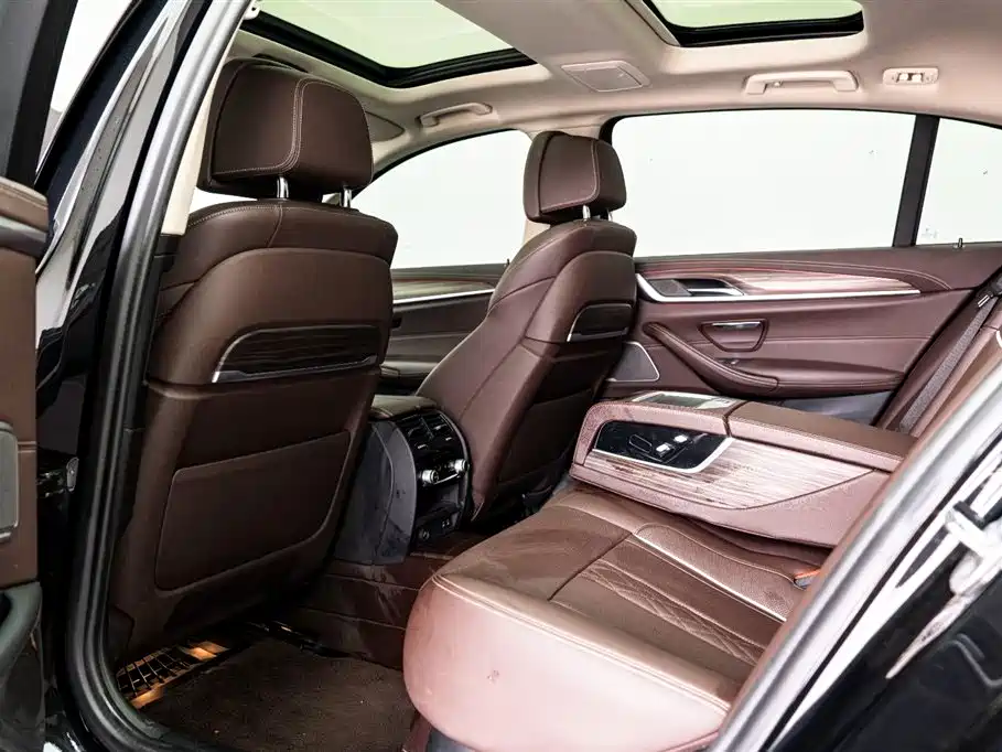 BMW 5 Series 2022 — фото 11