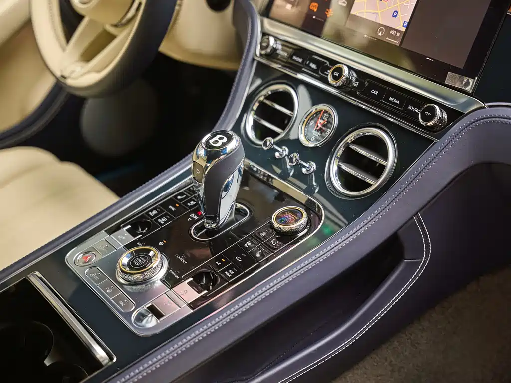Bentley Continental 2024 — фото 13