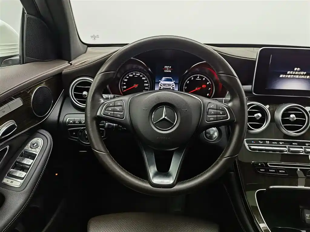 Mercedes-Benz GLC 2018 — фото 11