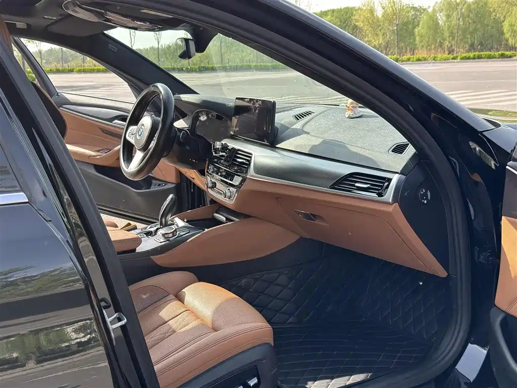 BMW 5 Series New Energy 2023 — фото 8