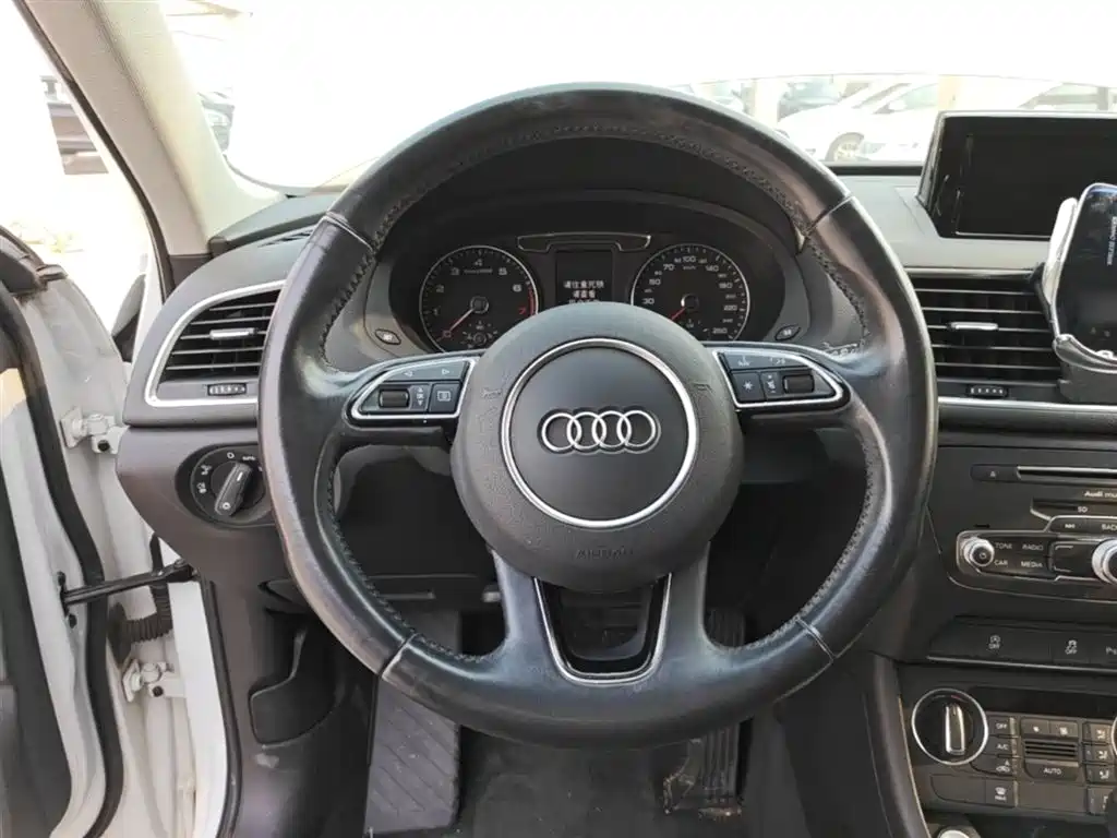 Audi Q3 2017 — фото 11