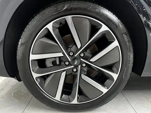 Li Auto L6 2025