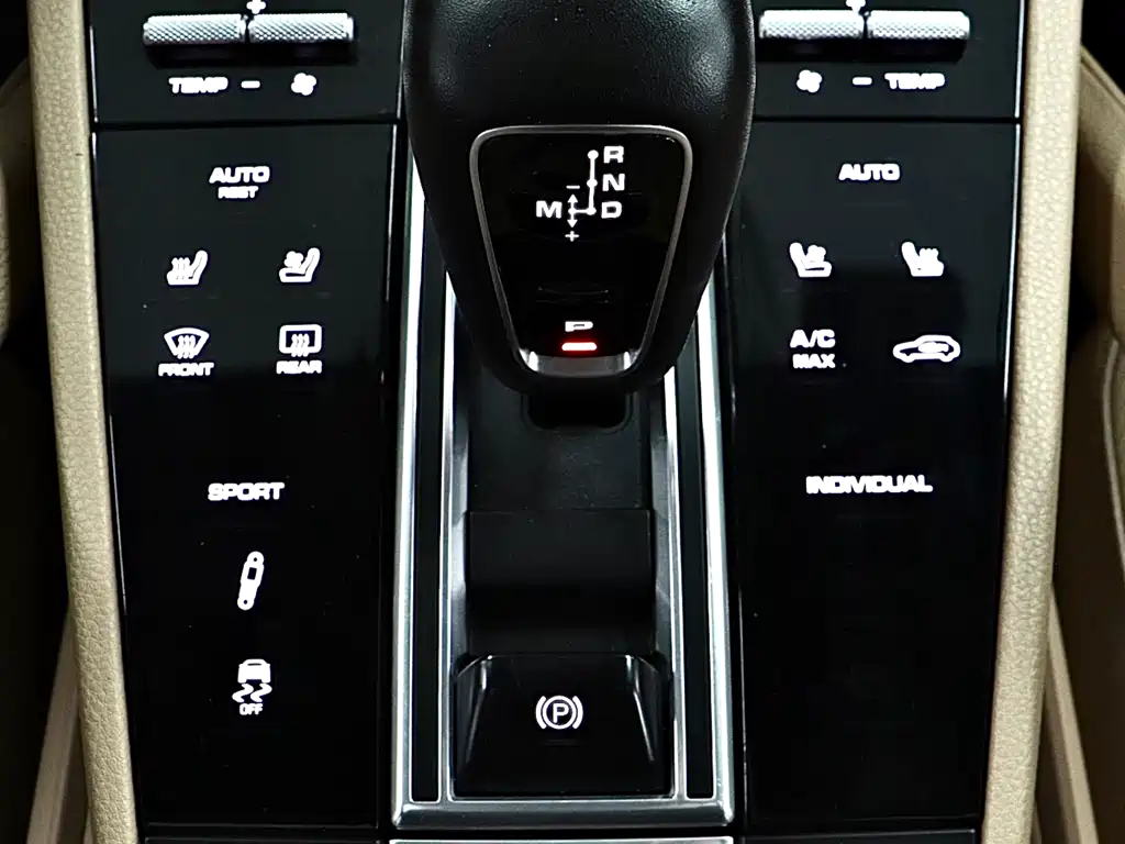 Porsche Cayenne 2018 — фото 21