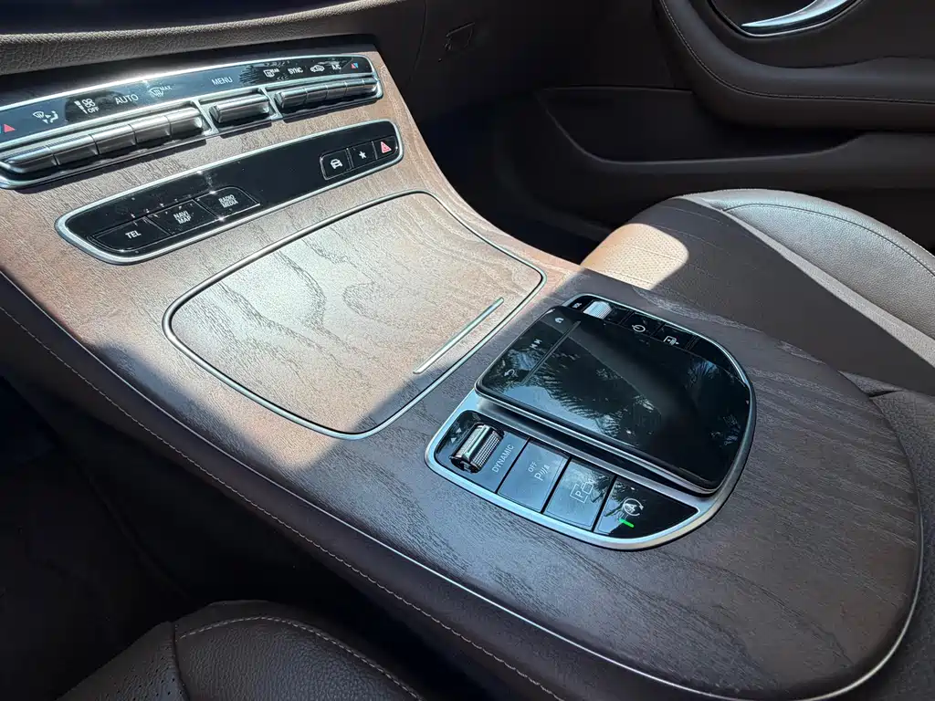 Mercedes-Benz E-Class 2022 — фото 17