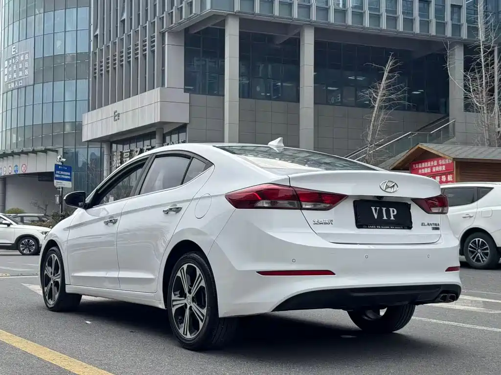 Hyundai Elantra 2019 — фото 5