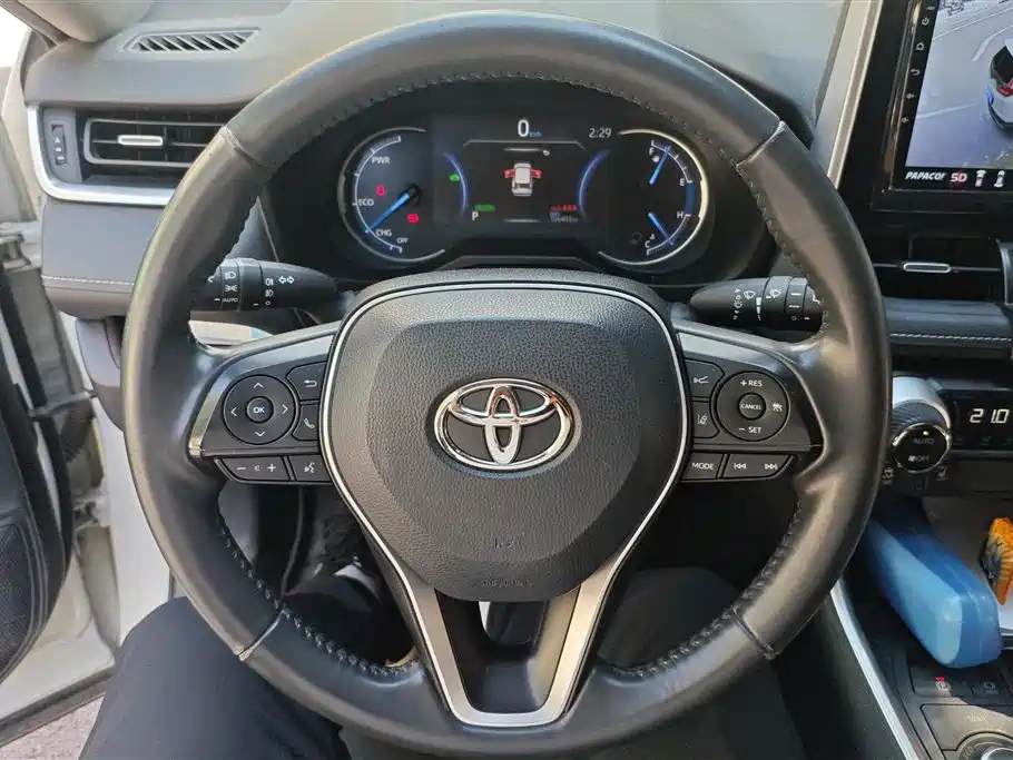 Toyota RAV4 2020 — фото 13