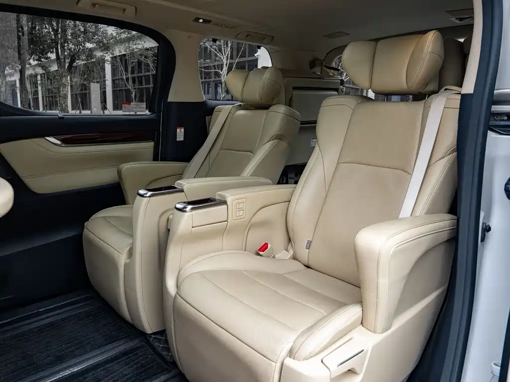 Toyota Alphard 2017 — фото 7