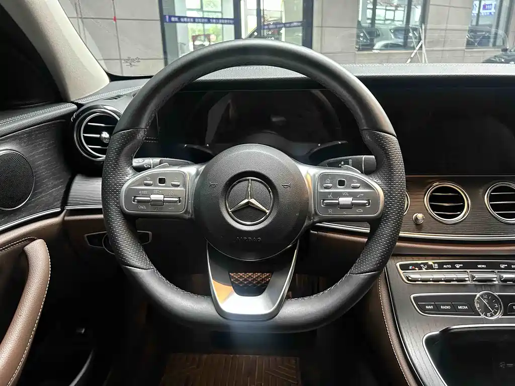 Mercedes-Benz E-Class 2020 — фото 13