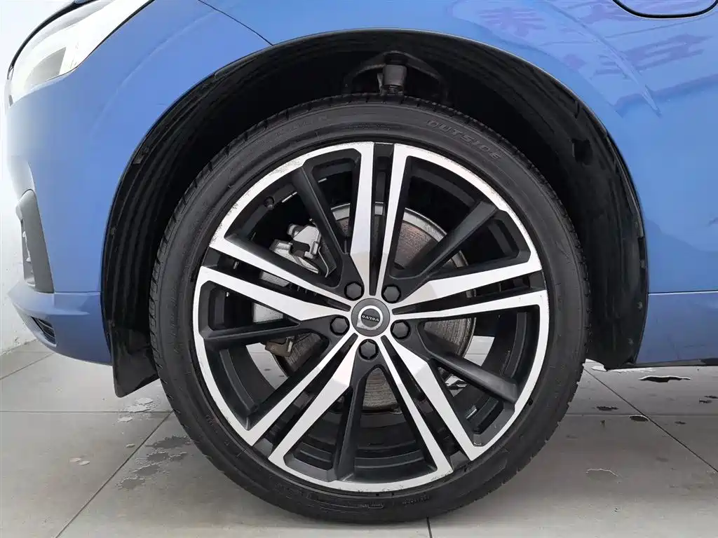 Volvo XC60 PHEV 2019 — фото 17