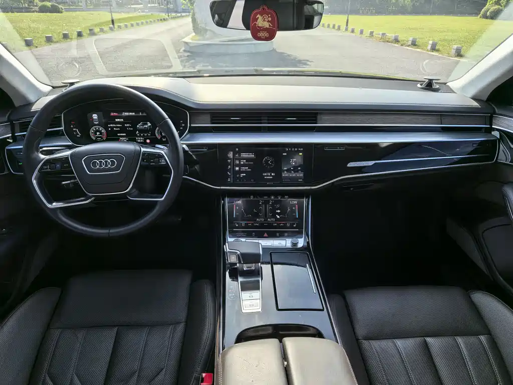 Audi A8 2021 — фото 11