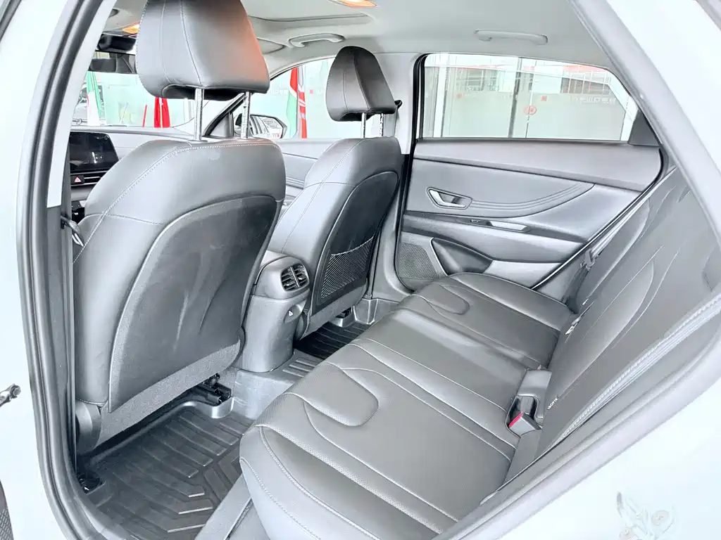 Hyundai Elantra 2023